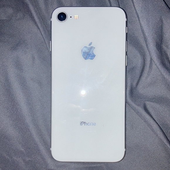 iPhone 8 - Picture 2 of 3